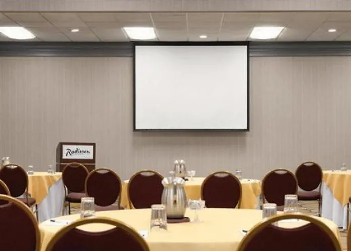 Radisson Worth North-fossil Creek Hotel 3*