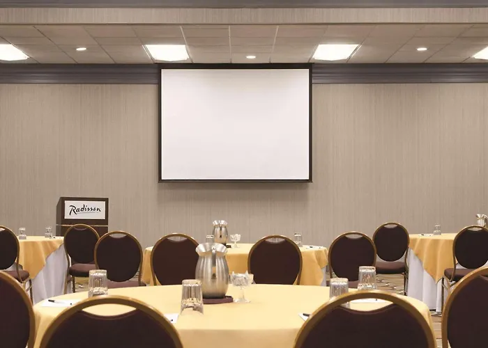 Radisson Worth North-fossil Creek Hotel 3*